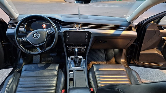 Volkswagen Passat 2 of 11