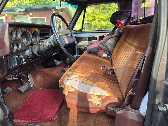 Chevrolet K30 2 of 9