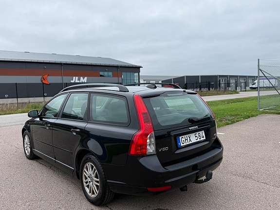 Volvo V50 2 of 9