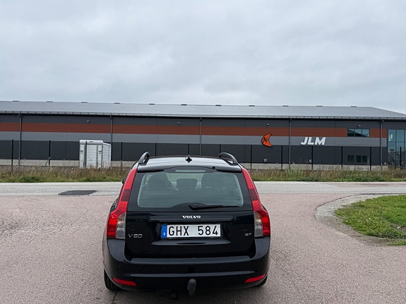 Volvo V50 3 of 9
