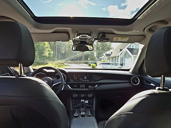 Alfa Romeo Stelvio 10 of 14