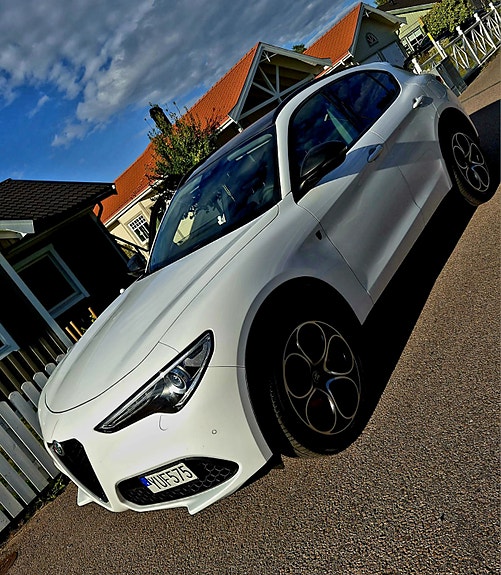 Alfa Romeo Stelvio 3 of 14