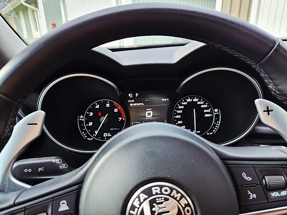 Alfa Romeo Stelvio 9 of 14