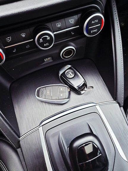 Alfa Romeo Stelvio 8 of 14