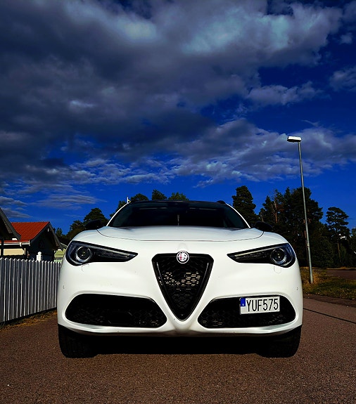 Alfa Romeo Stelvio 4 of 14