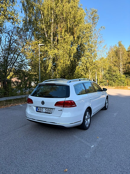 Volkswagen Passat 2 of 4