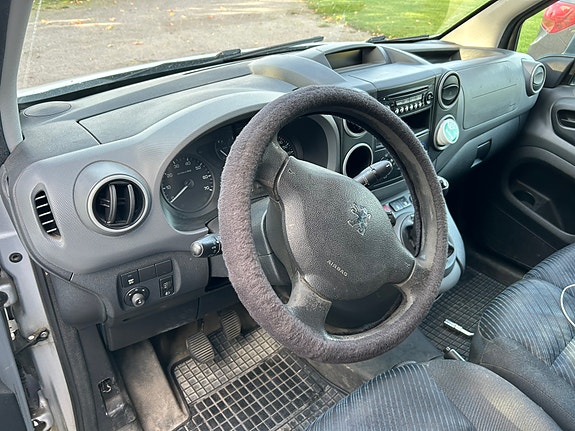 Peugeot Partner 2 of 4