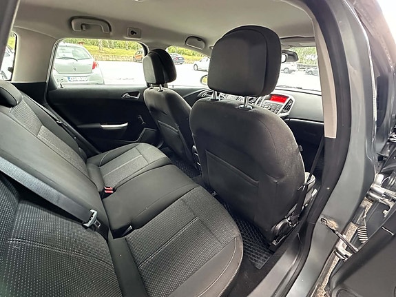 Opel Astra 6 of 6