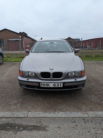 BMW 523i 4 of 21