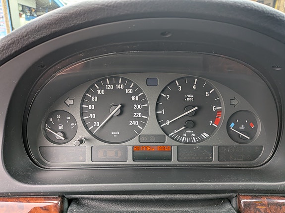 BMW 523i 12 of 21