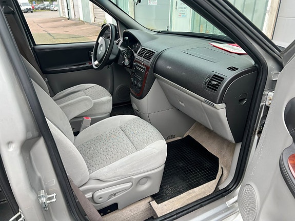 Chevrolet Uplander 15 of 19