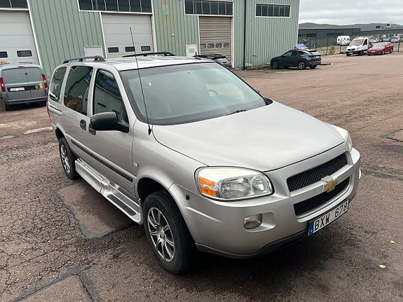 Chevrolet Uplander 2 of 19