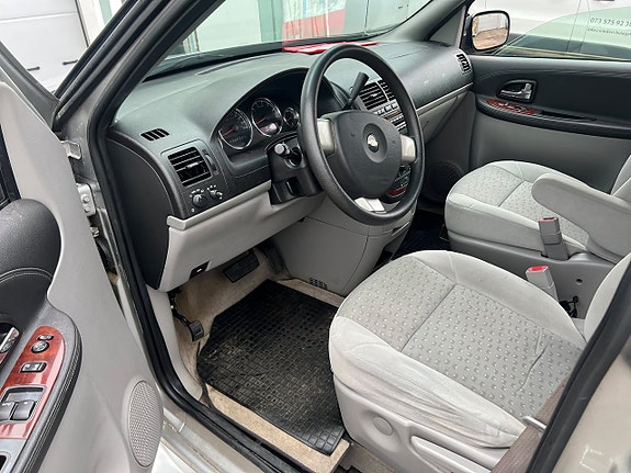 Chevrolet Uplander 14 of 19