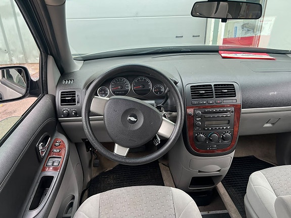 Chevrolet Uplander 11 of 19