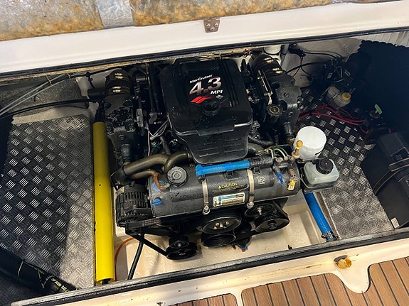 Uttern S64 Exclusive -05 | Mercruiser 4.3 MPI | Inkl trailer 9 of 11