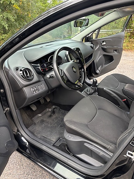 Renault Clio 6 of 10
