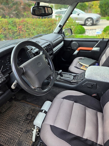 Land Rover Discovery 8 of 9