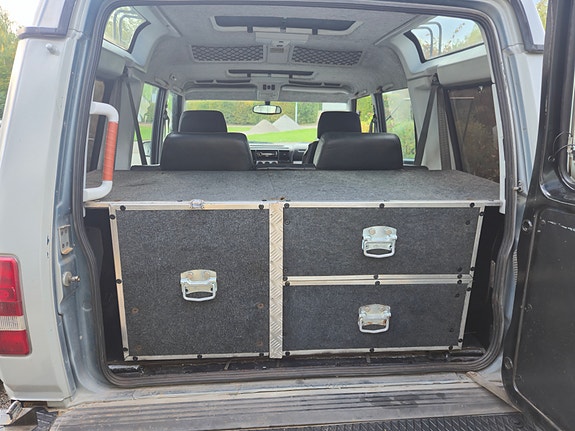 Land Rover Discovery 5 of 9