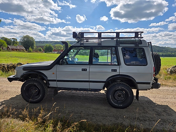 Land Rover Discovery 2 of 9