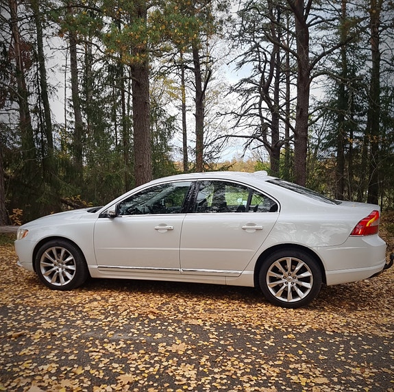 Volvo S80 2 of 8