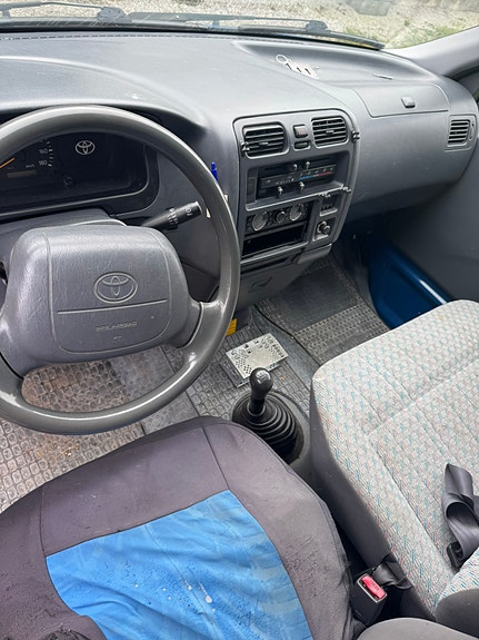 Toyota HiAce 2 of 3