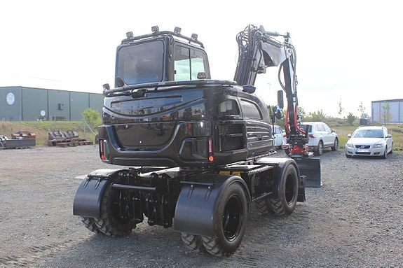 Takeuchi TB395W Black Edition 2026 4 of 12