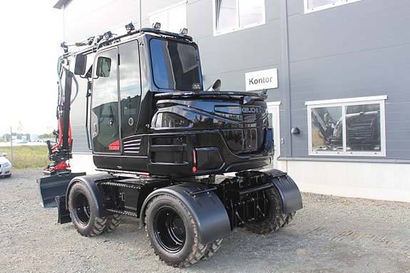 Takeuchi TB395W Black Edition 2026 2 of 12
