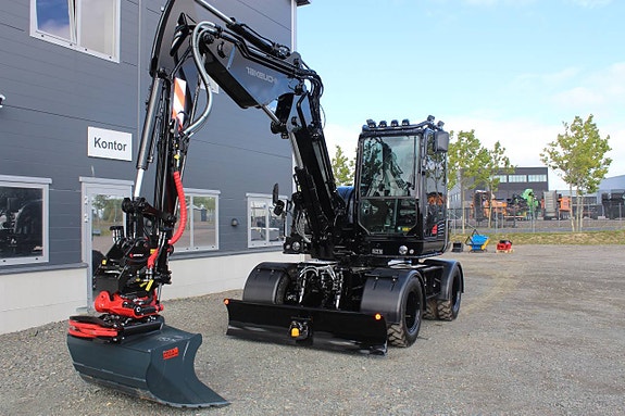 Takeuchi TB395W Black Edition 2026 3 of 12