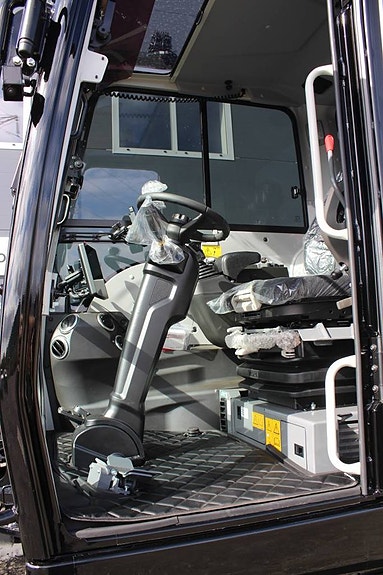 Takeuchi TB395W Black Edition 2026 9 of 12