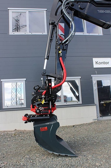 Takeuchi TB395W Black Edition 2026 8 of 12