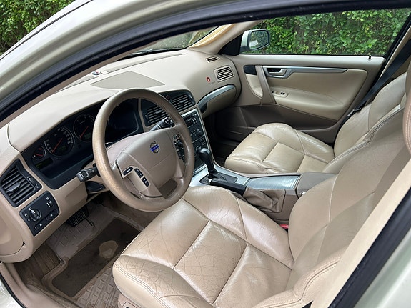 Volvo V70 6 of 14