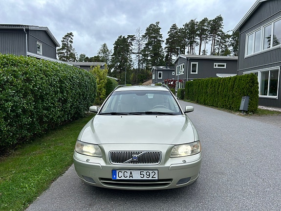 Volvo V70 2 of 14