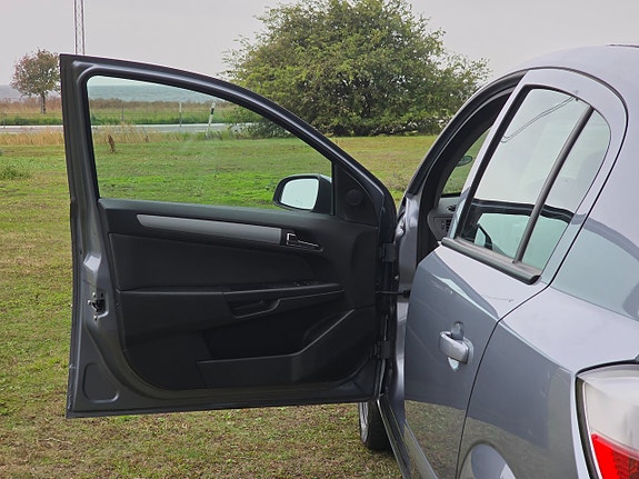 Opel Astra 17 of 22
