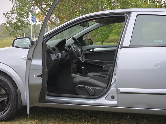 Opel Astra 18 of 22