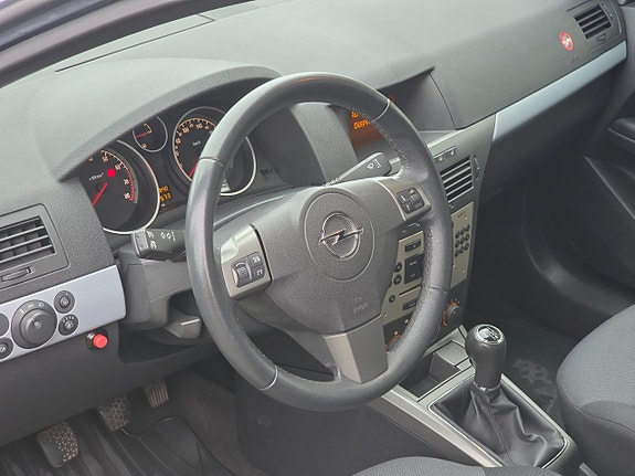 Opel Astra 19 of 22