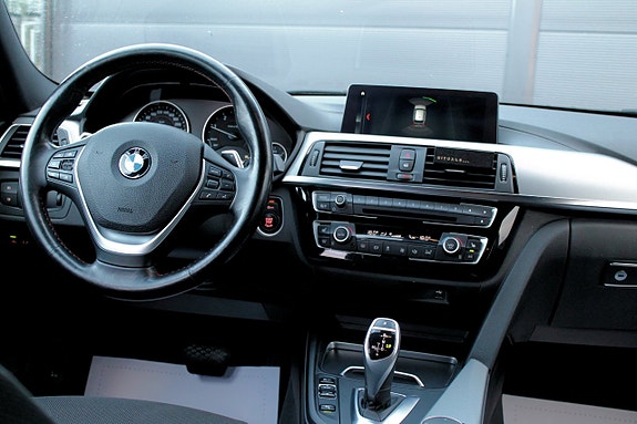 BMW 320d 26 of 30