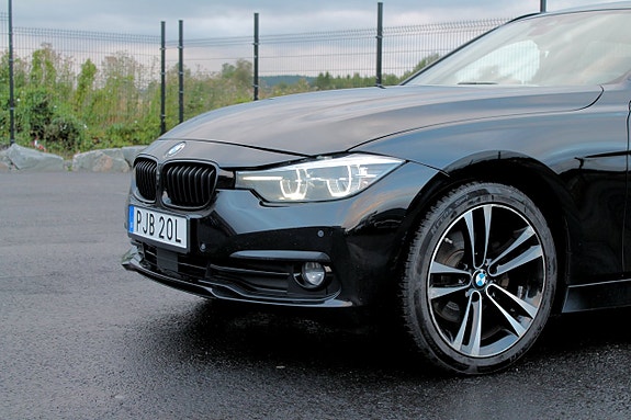 BMW 320d 13 of 30