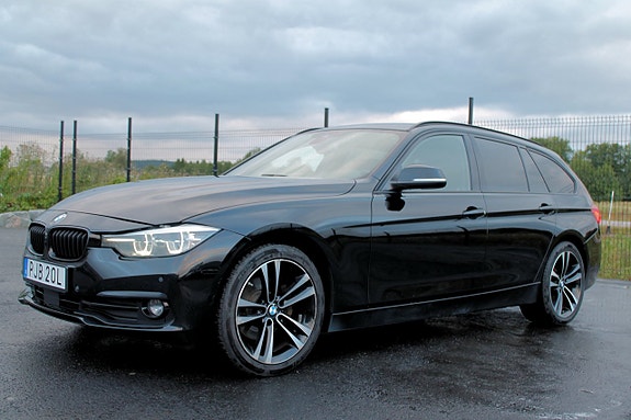 BMW 320d 12 of 30