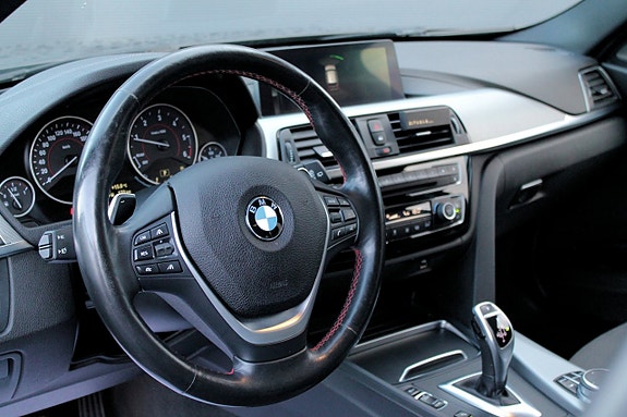 BMW 320d 25 of 30
