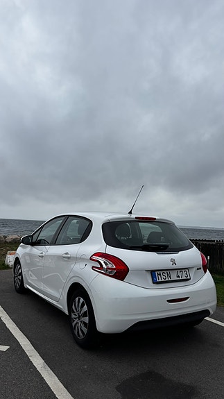 Peugeot 208 4 of 10