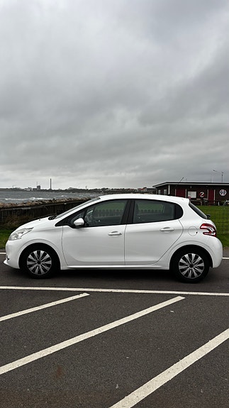 Peugeot 208 5 of 10