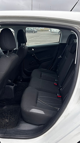 Peugeot 208 10 of 10