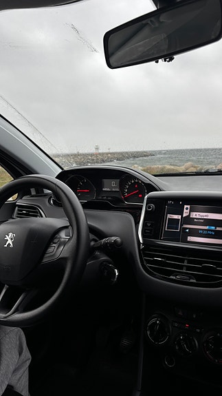 Peugeot 208 8 of 10