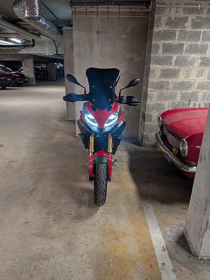 BMW F 900 XR 5 of 8
