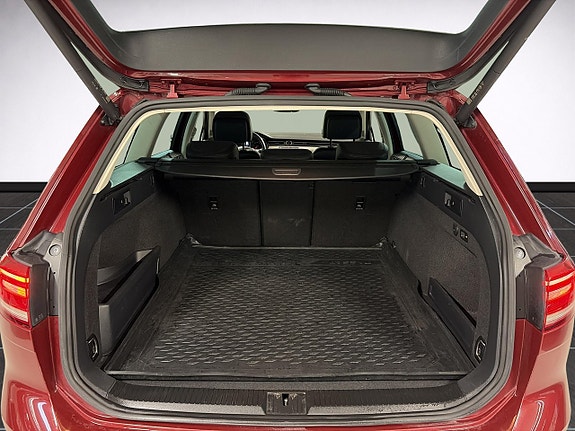 Volkswagen Passat Alltrack 10 of 15