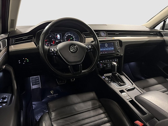 Volkswagen Passat Alltrack 12 of 15