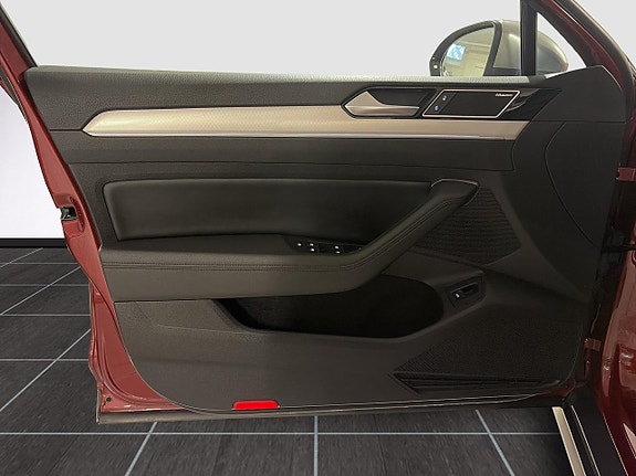 Volkswagen Passat Alltrack 11 of 15