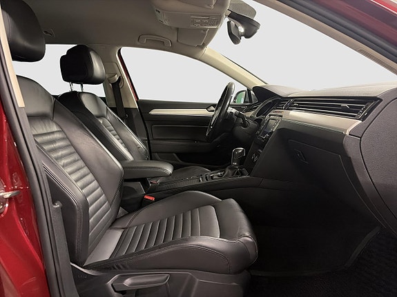 Volkswagen Passat Alltrack 4 of 15
