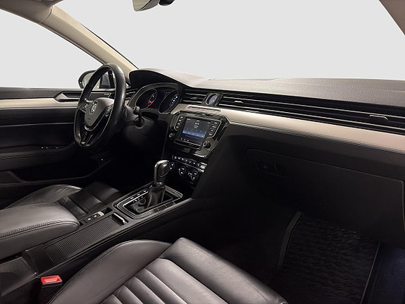 Volkswagen Passat Alltrack 5 of 15