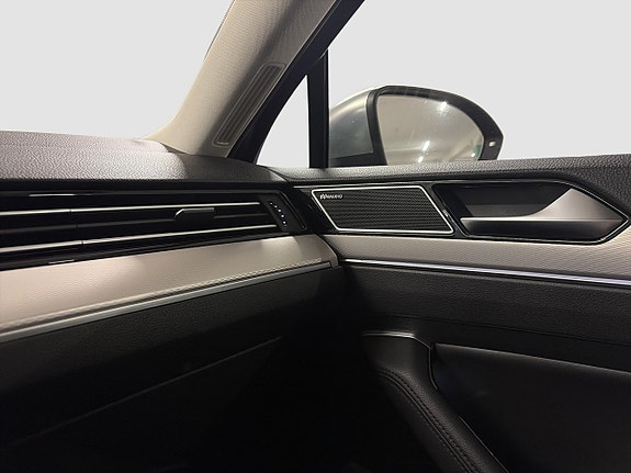 Volkswagen Passat Alltrack 14 of 15
